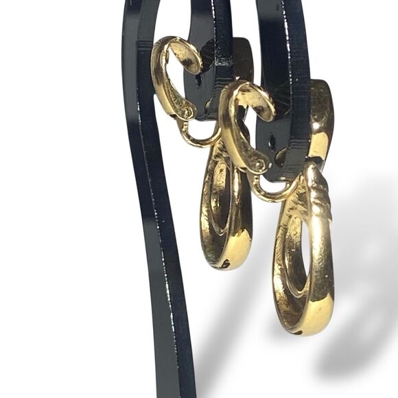 Vintage Clip on Earrings Gold tone Metal Bold Dangling Elegant Costume Jewelry - Picture 7 of 10